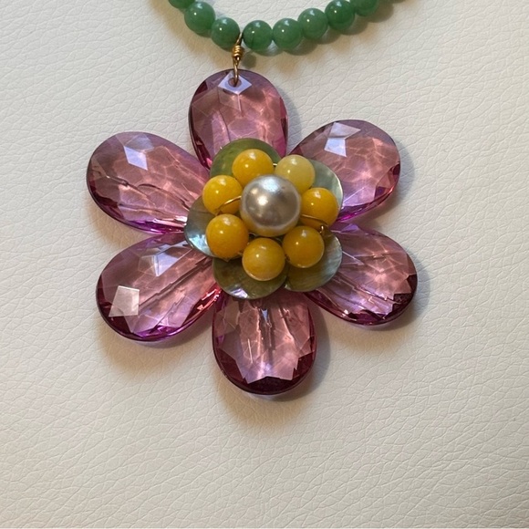 Vintage Lenora Dame acrylic and natural stone large flower pendant necklace - Picture 3 of 10